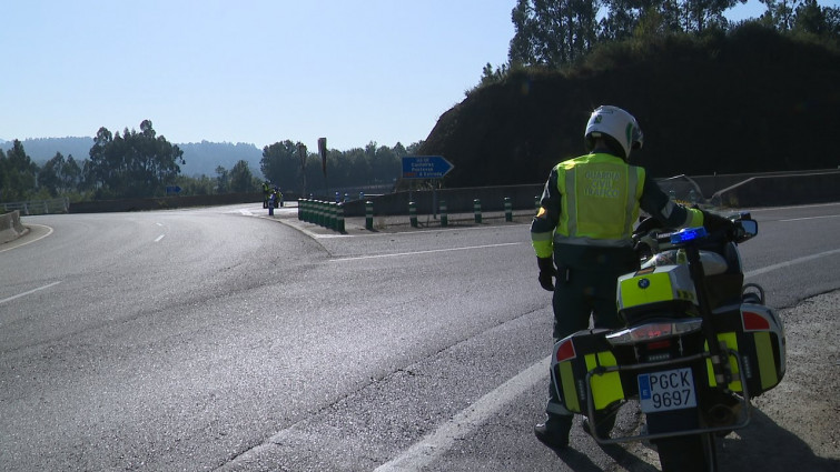 Un trozo de retrovisor, clave para encontrar al conductor que atropelló a dos operarios en la AP-53, en Vedra