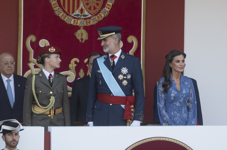 Los monarcas y la princesa de Asturias presiden el desfile militar de la Fiesta Nacional