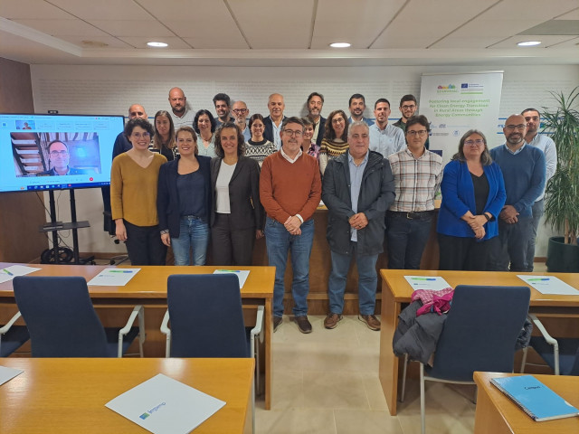 Reunión del proyecto EC4RURAL en Santiago con representantes de 22 ayuntamientos rurales de Galicia que participarán en la creación de comunidades energéticas.