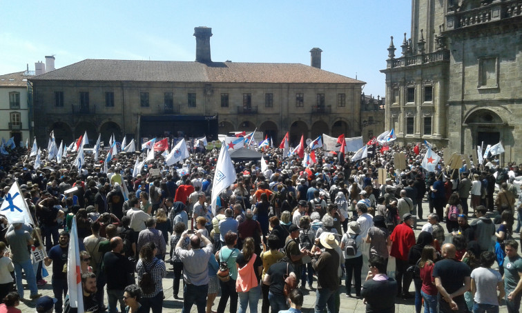 Miles de persoas enchen Compostela celebrando e reivindicando a lingua galega