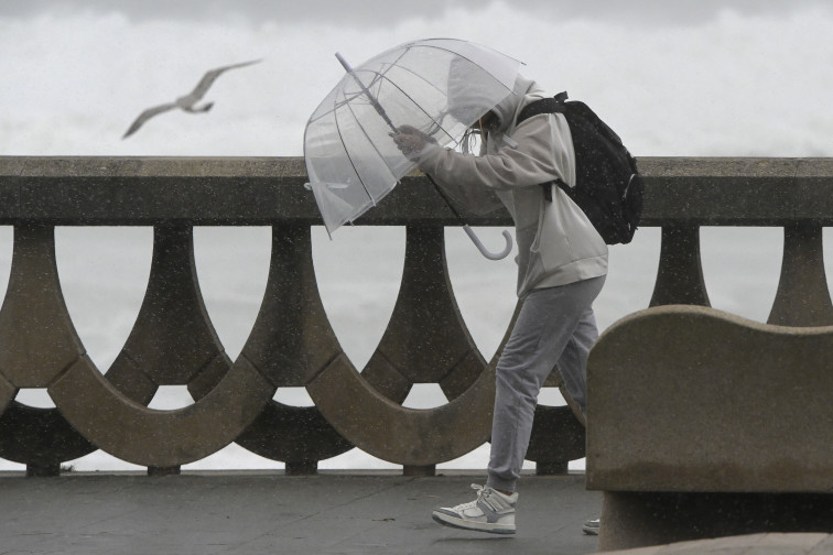 La borrasca Celine dejará lluvias este domingo en el norte y oeste y traerá alerta naranja a Galicia