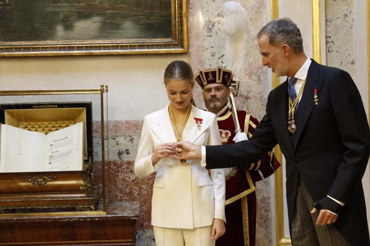 La princesa Leonor jura la Constitución y ya puede ser reina de España al cumplir los 18