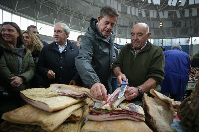 La Feria de Santos de Monterroso desafía el mal tiempo