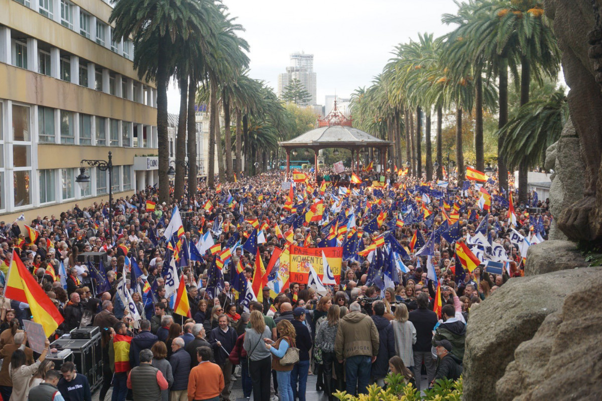 Protesta contra la amnistu00eda en los Jardines de Mu00e9ndez Nuu00f1ez en A Coruu00f1a en una foto del PP