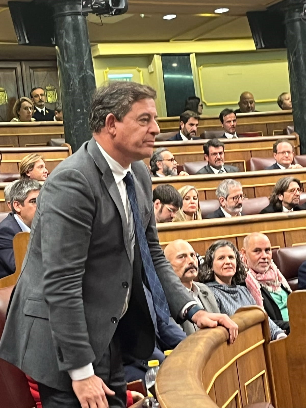 El diputado en el Congreso y candidato a la presidencia de la Xunta, José Ramón Gómez Besteiro, vota en la investidura