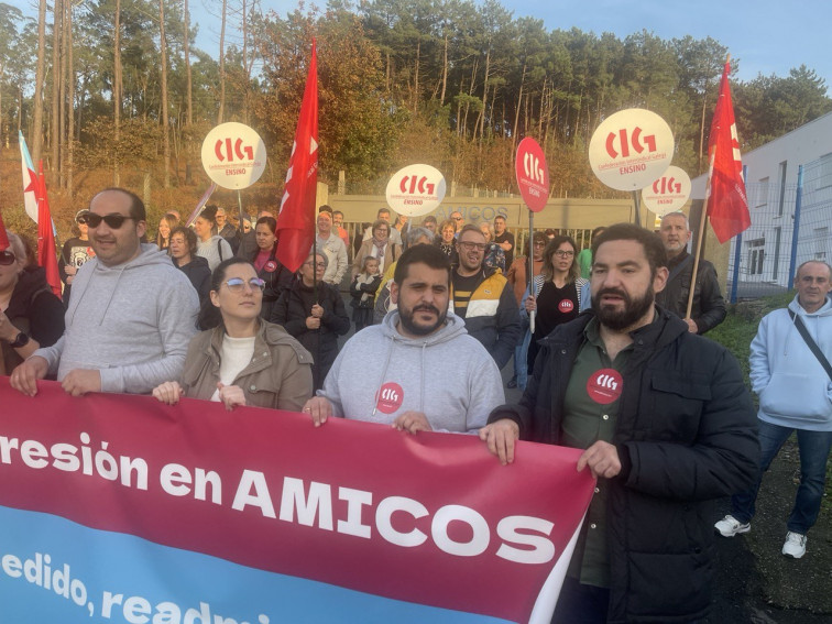 Protesta de los empleados de Amicos que reclaman al centro 