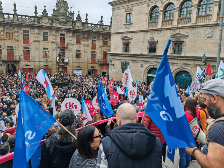 Miles de miembros de la comunidad educativa se manifestaron este domingo en Santiago pidiendo 