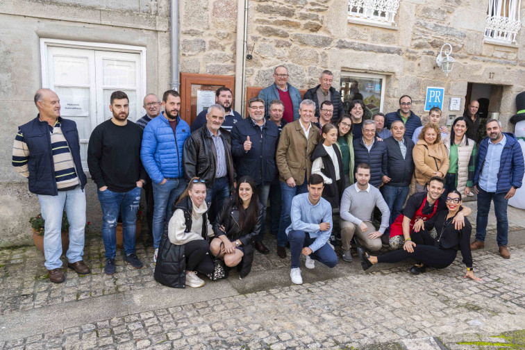 Rueda visita Castro Caldelas a 7 días de la repetición electoral y tras prohibirse la presencia del bus del PPdeG