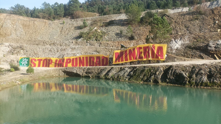 Mariscadores y ecologistas ocupan la mina de San Finx y alertan de la flaqueza de su nuevo dueño