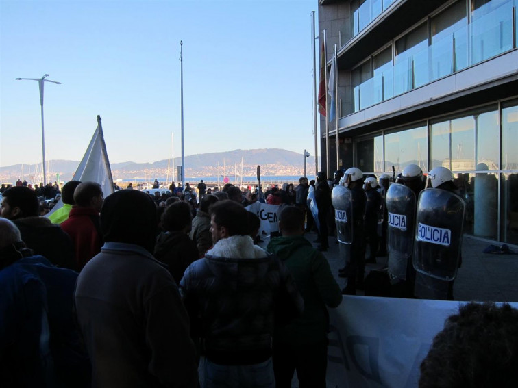 Piden 3 años de cárcel para 16 marineros del cerco acusados de desorden público