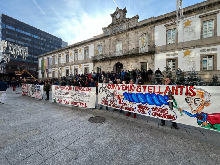 Trabajadores de Stellantis salen a la calle en Vigo para reclamar a la empresa 