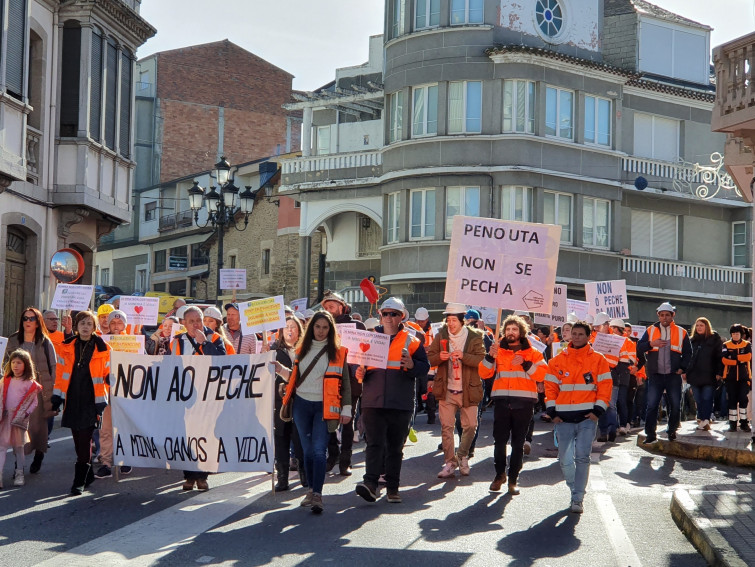 Cientos de personas se manifiestan en Viana do Bolo contra el cierre de la mina de Penouta