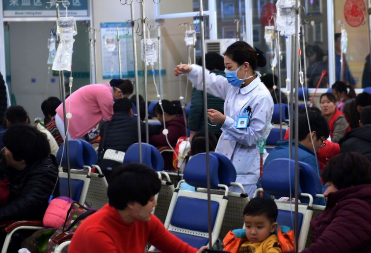 China manda ampliar horarios de hospitales e insiste en que no hay ningún virus nuevo