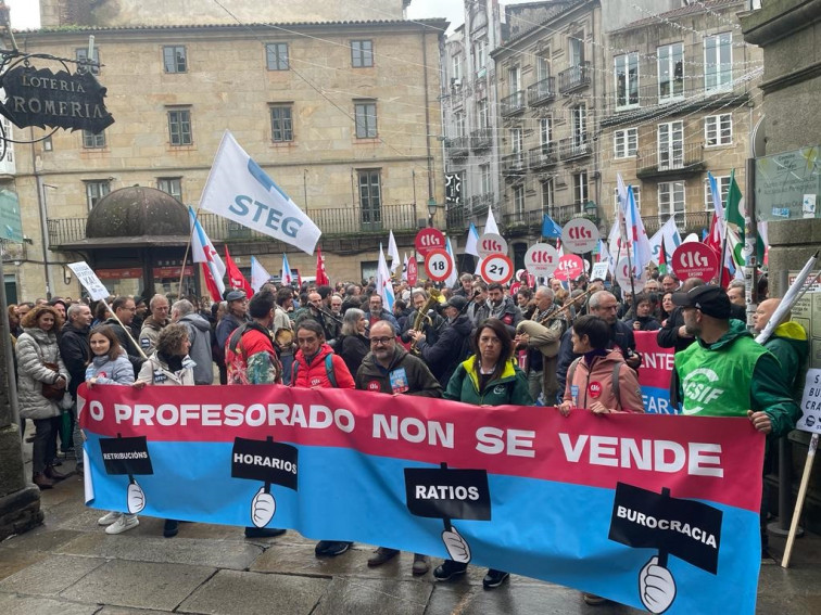 Los profesores gallegos no disfrutarán de la subida del 2% del Gobierno a los funcionarios, asegura CSIF