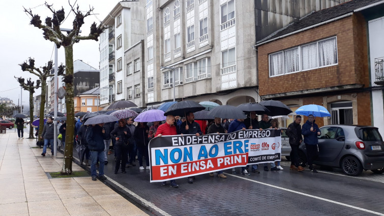 Trabajadores de Einsa Print marchan por Santiago en defensa de los 154 empleos amenazados