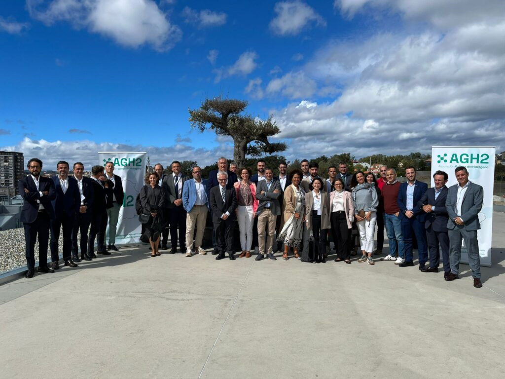 Foto de familia de una reciente reuniu00f3n de la Asociaciu00f3n Gallega del Hidru00f3geno