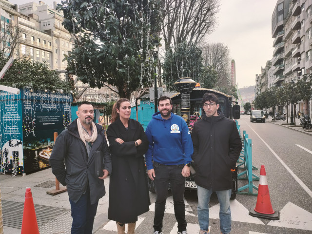 (I-D) Igor Otero, Del Sindicato Policial Jupol; Alba Novoa, Presidenta De La Asociación De Vecinos Zona Centro; Alfredo Castro, Vicepresidente De La Asociación Gallega De Técnicos De Emergencias Sanitarias; Y David Fernández, Sargento De Bomberos De Vigo.