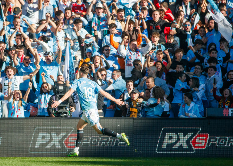 El Celta de Vigo triunfa en casa contra el Granada a pesar de la expulsión de Aspas