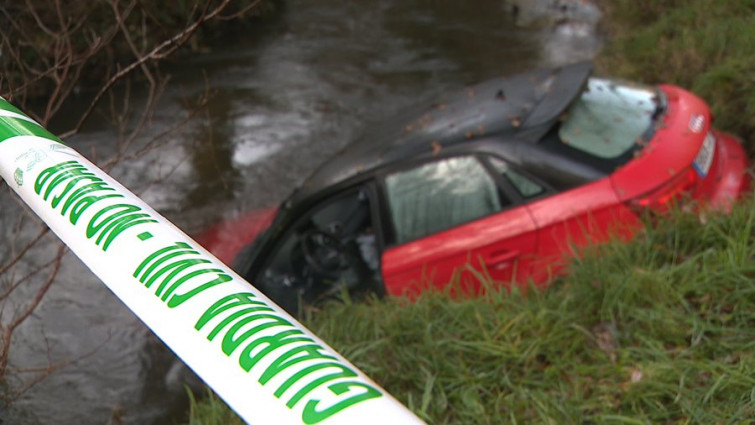 Investigan la muerte de una mujer de 45 años de Laracha, cuyo coche apareció semihundido en el río