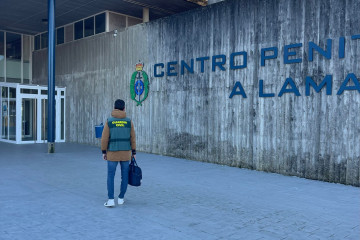 La Guardia Civil toma declaración a dos reclusos de A Lama investigados por tres delitos de robo con fuerza.