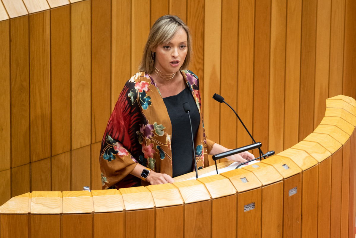 Archivo - La conselleira de Política Social, Fabiola García, en una imagen de archivo en el Parlamento de Galicia