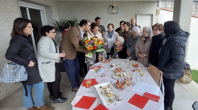 El Concello de Poio homenajea a su vecina María del Carmen Villanueva por sus 100 años