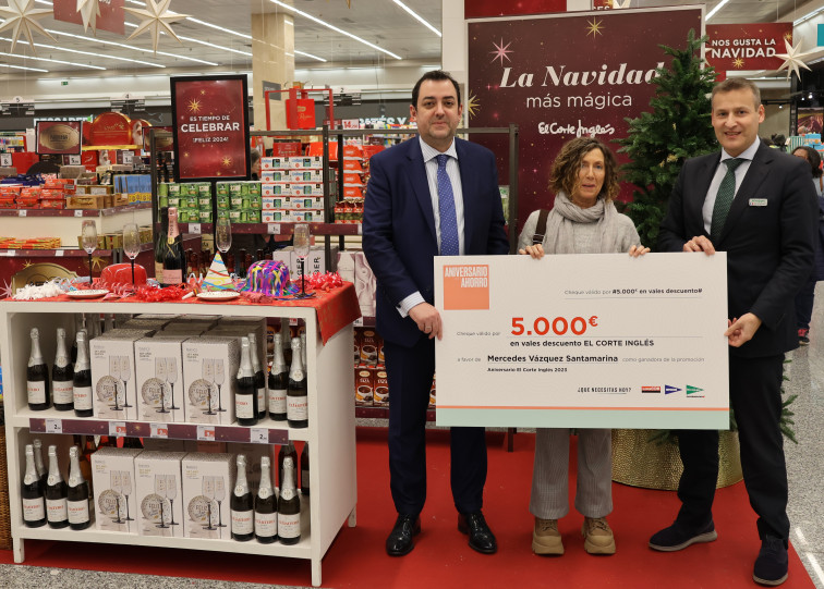 Clienta del Hipercor de Santiago de Compostela gana 5.000 € en el Sorteo Aniversario del Ahorro 2023