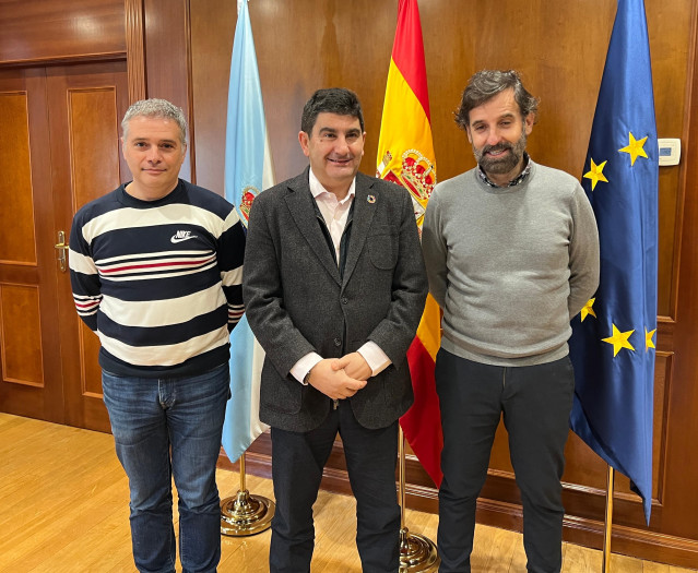 El delegado del Gobierno en Galicia, Pedro Blanco, se reúne con los organizadores de la vuelta ciclista 'O Gran Camiño 2024'.