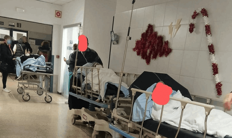 El SERGAS suspende cirugías por una gripe que causa 1.000 hospitalizados y atascos en urgencias