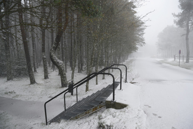 La nieve pone en alerta a parte del interior de Galicia este viernes