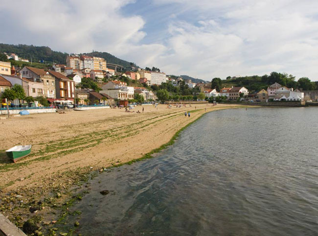 ​Os galegos seguen bañándose en praias contaminadas