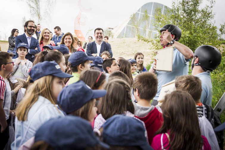 ​Escolares galegos celebran o día do medio ambiente construindo refuxios para animais