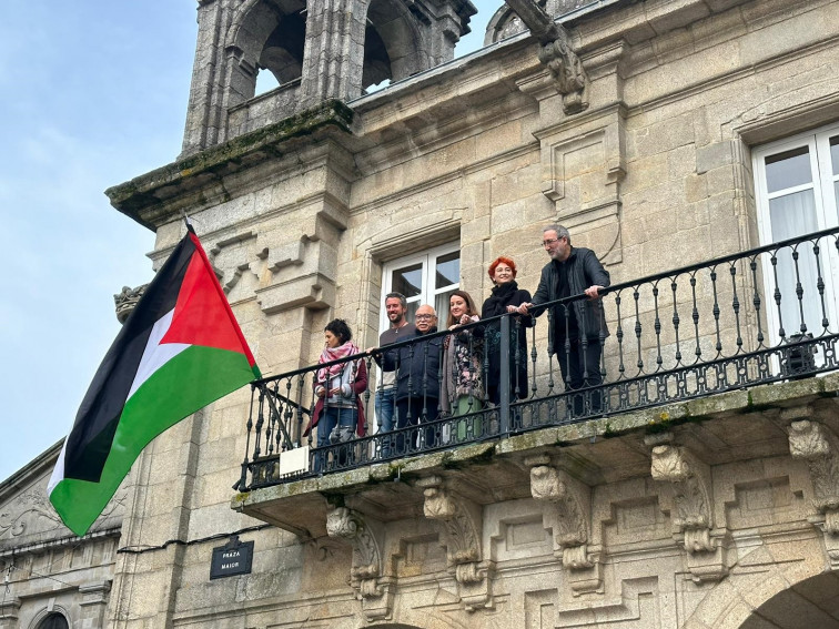 Criticas de AGAI por la bandera de Palestina en el Concello de Lugo: 