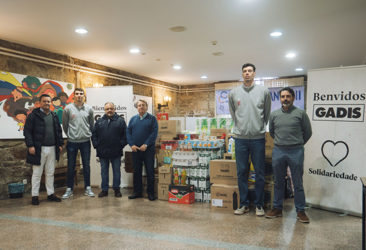 830 kilos de productos para la beneficencia gracias al 'alley oop' entre el Obradoiro y Gadis