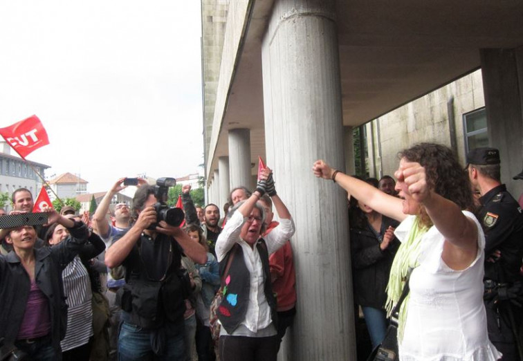 ​A activista Laura Bugallo pacta 11 meses de prisión por falsidade documental