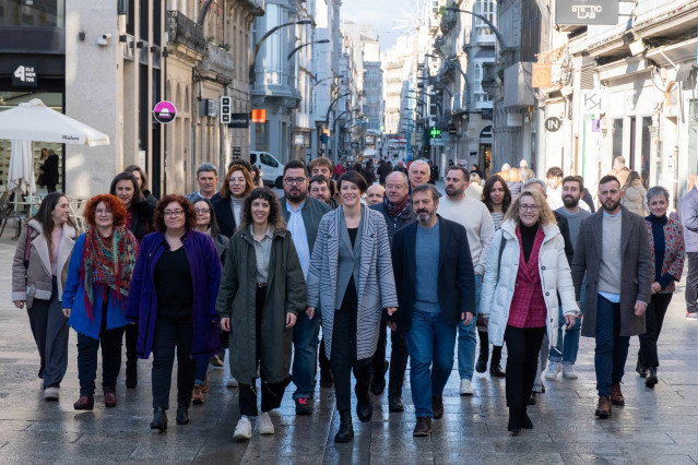 La portavoz nacional del BNG y candidata a la Presidencia de la Xunta, Ana Pontón, junto a miembros de la candidatura en Vigo