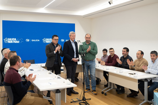 Rueda se reúne con brigadistas en el marco de la precampaña.