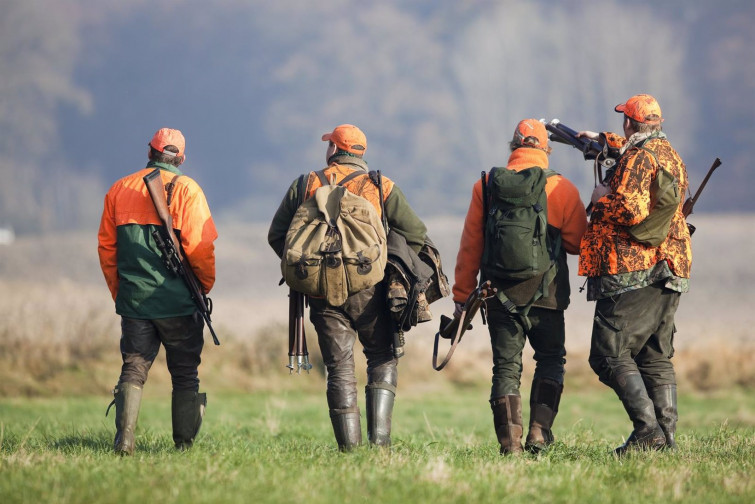 Grupos animalistas acusan a la Xunta de aumentar las subvenciones a cazadores un 20% 