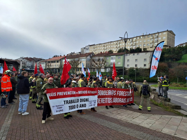 Concentración de brigadistas ante la Xunta