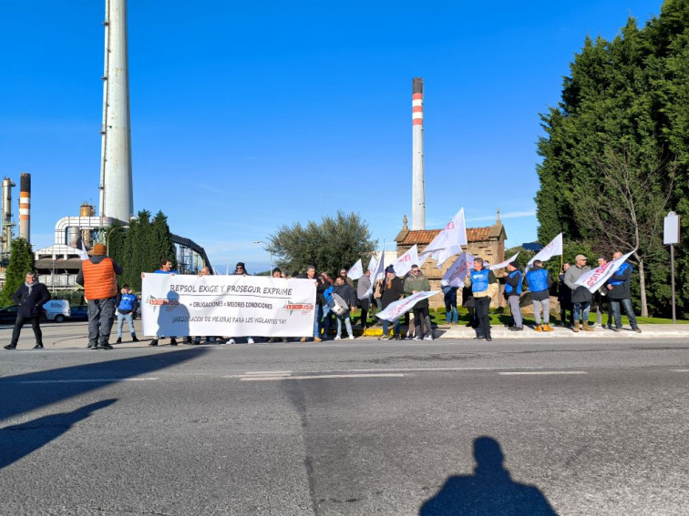 La huelga en la seguridad de la refinería de A Coruña toma forma: 