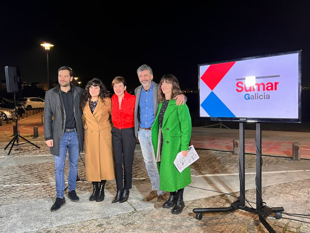 Acto de arranque de la campaña electoral de Sumar Galicia, en Cangas, con Marta Lois y Ramón Sarmiento