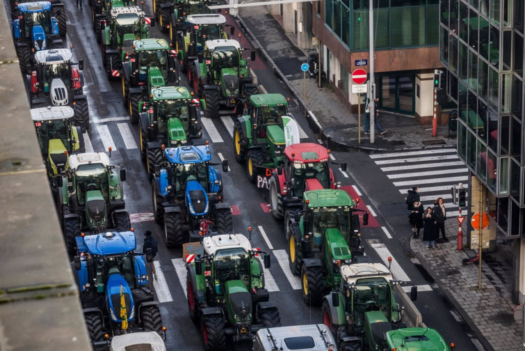 Las tractoradas de los agricultores gallegos no se celebrarán antes del 18F, acuerdan organizaciones