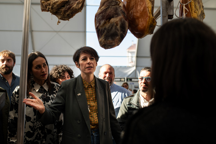 Pontón aprovecha su visita a la Feira do Cocido de Lalín para insistir en sus compromisos con el rural