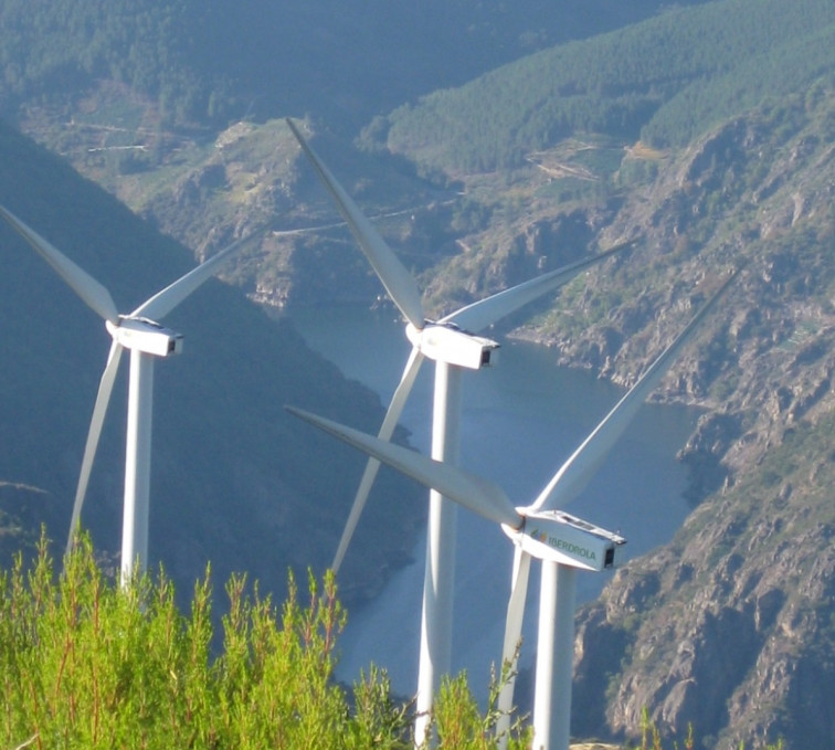 La primera Guía de Ecoturismo Eólico pone como ejemplo el parque eólico de Iberdrola en el Sil