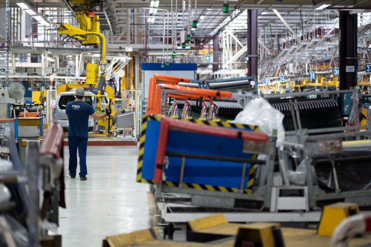 La falta de piezas fuerza a Stellantis Vigo a 