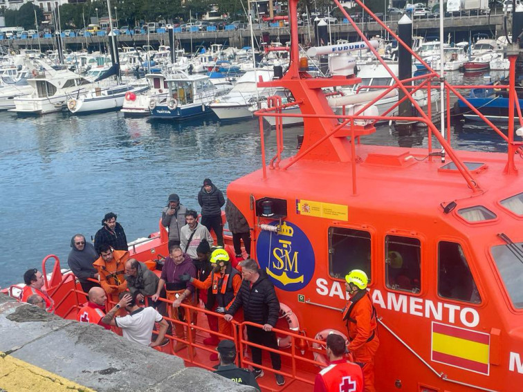 Rescatan a 14 marineros del 'María Reina Madre, barco con base en Burela que sufrió una vía de agua