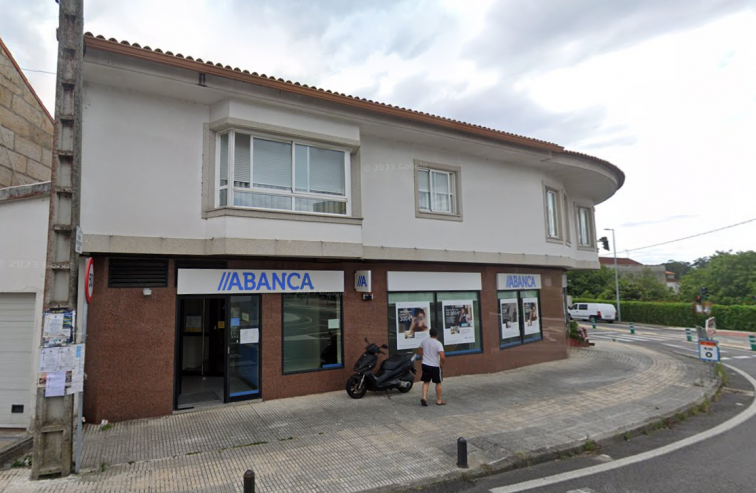 Enésimo atraco a una sucursal de Abanca, esta vez en Cambados y con un trabajador maniatado