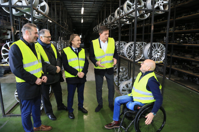 El candidato del PSdeG a la Presidencia de la Xunta, José Ramón Gómez Besteiro, visita la sede de Trameve