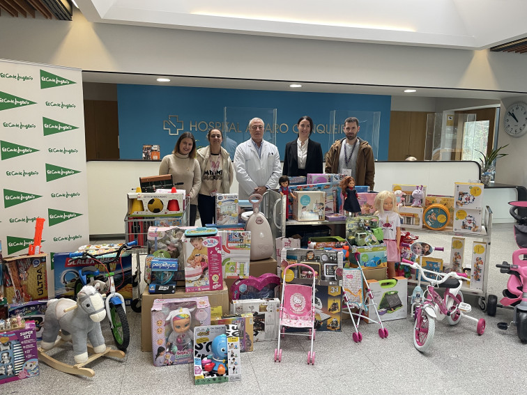 El Corte Inglés dona juguetes a los niños del Hospital Álvaro Cunqueiro por el Día conta el Cáncer Infantil