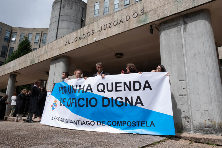 Los abogados del turno de oficio enfilan el tercer mes de huelga con una gran protesta el viernes en Santiago